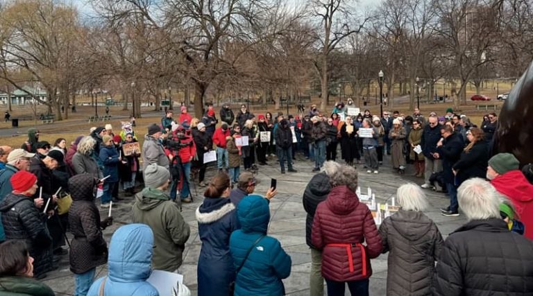 Vigilias de oración en el Boston Common por muerte de Renee Good a manos de ICE, en Minneapolis.