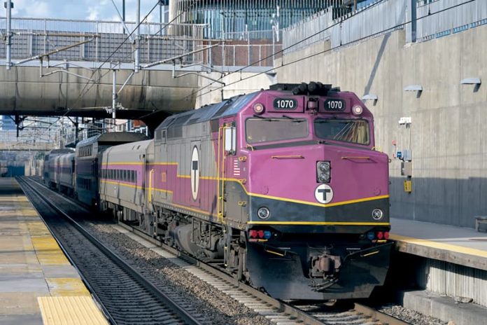 Se busca reparar y modernizar locomotoras de trenes de cercanías