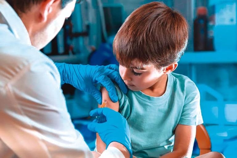 Massachusetts no va a modificar calendario de vacunación infantil
