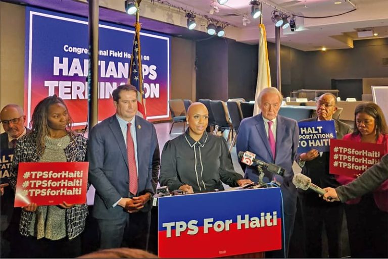Congresista Ayanna Pressley aboga por los haitianos
