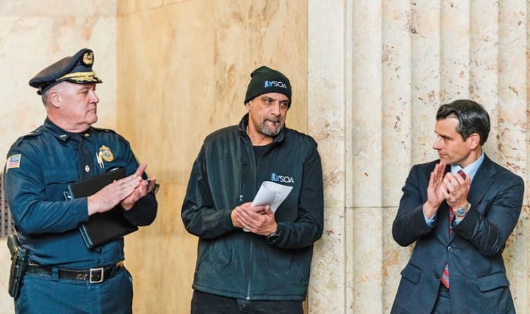 Alcalde de Lynn, Jarred Nicholson, aplaude los esfuerzos de la comunidad y la policía para reducir la violencia.