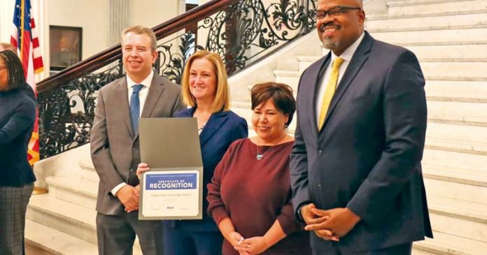 54 escuelas reciben distinción de “School of Recognition”