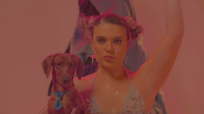 LALYWOOD PRESENTA “BLUEJEANEO”, UN PERREO ALTERNATIVO Y NOSTÁLGICO