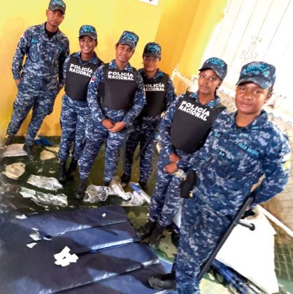 Miembros de la polic&iacute;a guardaron el orden.