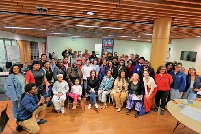 Personas de todas las razas y culturas participaron en lo que la concejal Mejía denominó "La Agenda del Pueblo".