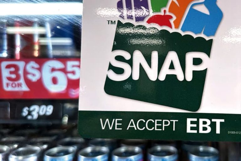Massachusetts lanzará tarjetas EBT con chip para prevenir el robo de SNAP