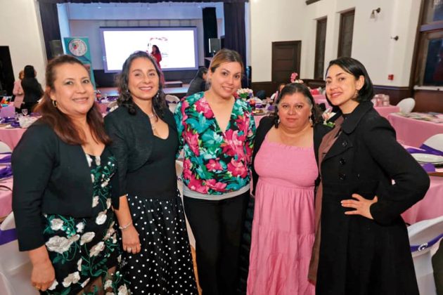 6 Hispanas Amigas 10