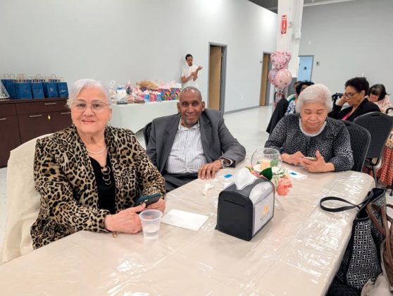 Celebran D&iacute;a de la Madre en &ldquo;Nuevo D&iacute;a&rdquo; Nro. 2 en West Roxbury