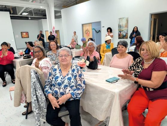 Celebran D&iacute;a de la Madre en &ldquo;Nuevo D&iacute;a&rdquo; Nro. 2 en West Roxbury