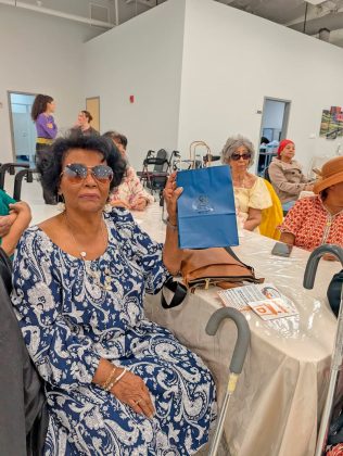 Celebran D&iacute;a de la Madre en &ldquo;Nuevo D&iacute;a&rdquo; Nro. 2 en West Roxbury