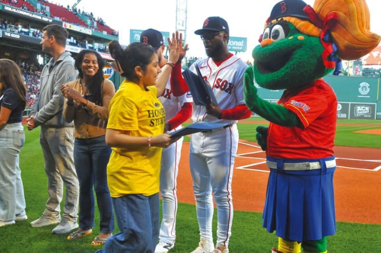 31 años de historia en Fenway Park Latino Youth Recognition Days