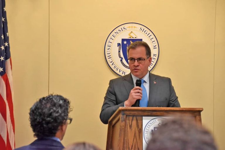 Alcalde de Everett, Robert Van Campen, hablando sobre el Mundial de Fútbol.