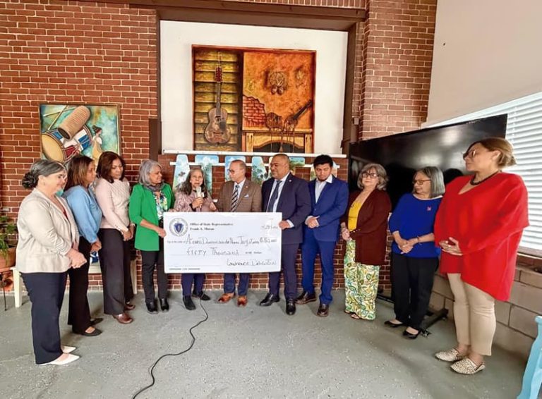 Entrega cheque de $50,000 al Ateneo Dominicano