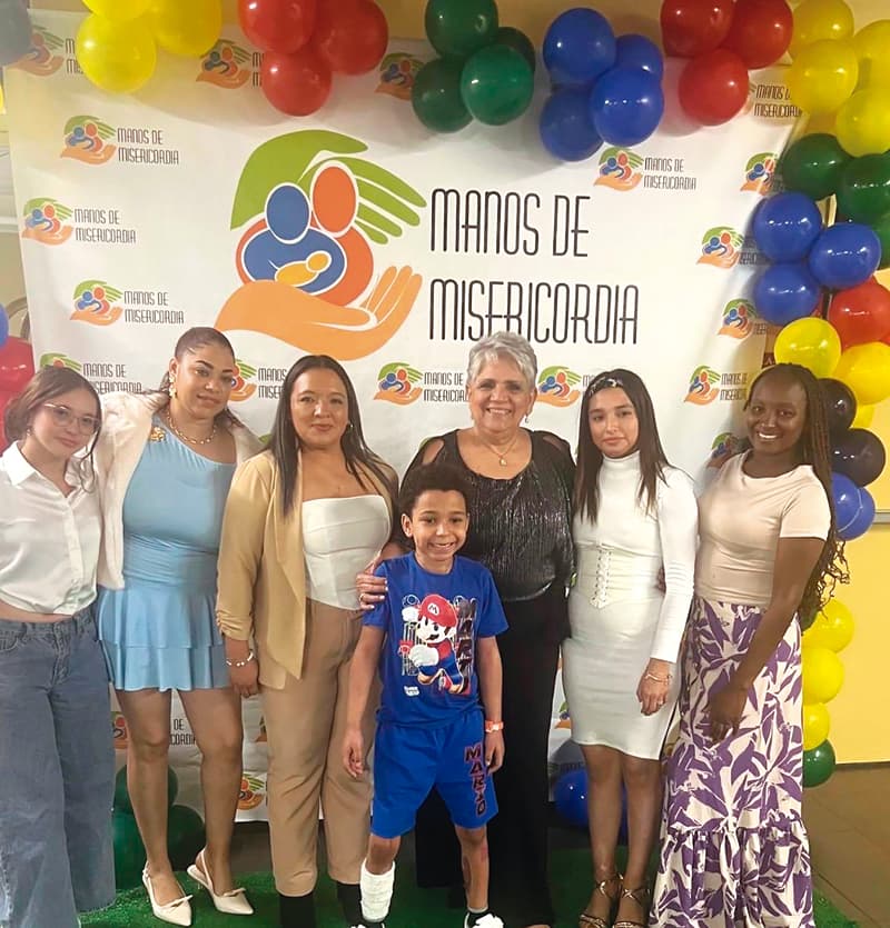 Martha Garzón feliz por la gran participación de la comunidad.