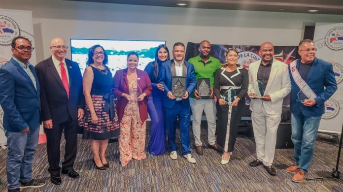 Presidente de la Casa de la Cultura Dominicana, Luis Matos, agradeció a los patrocinadores por darle soporte a uno de los festivales que tiene toda una historia en Boston