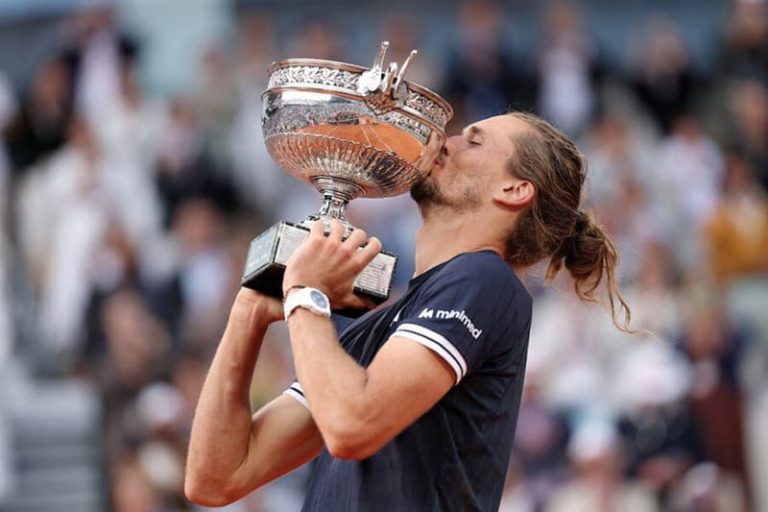 Zverev rompió el maleficio en una dramática final de Roland Garros