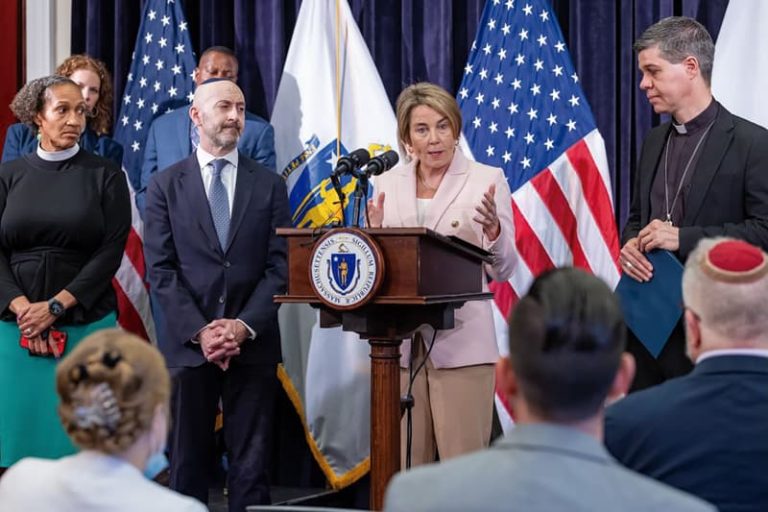 Gobernadora Maura Healey emitió directrices estatales contra acciones de ICE.