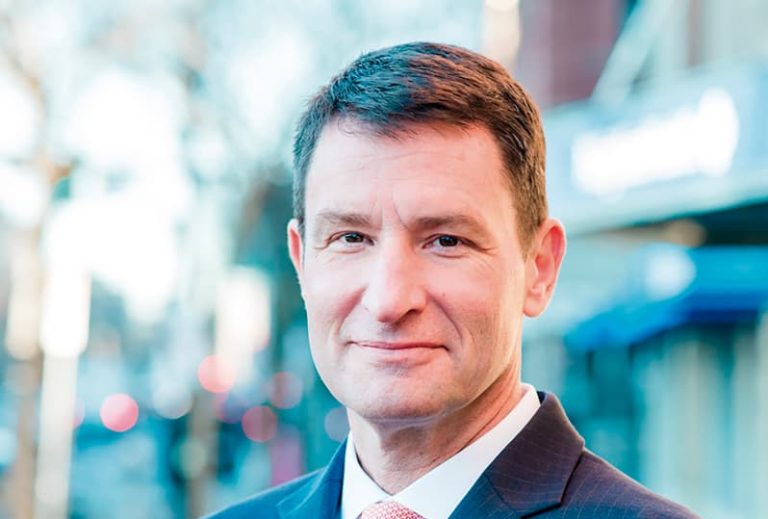 Jamie Hazard, presidente ejecutivo y Director general (CEO) de NeighborHealth.