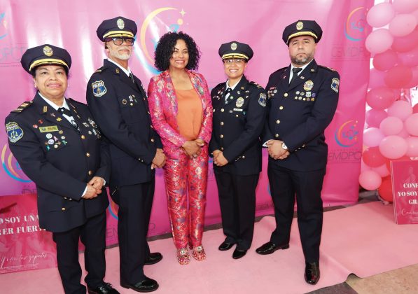 Los nombres de los capellanes de la Alianza Internacional de Capellanes y Polic&iacute;as de Servicios Voluntarios son en el orden de la foto: Capit&aacute;n Ursula Garc&iacute;a, Teniente Coronel Orlando Batista, Coronel Martha Medina, Teniente Coronel Antonio Mora.