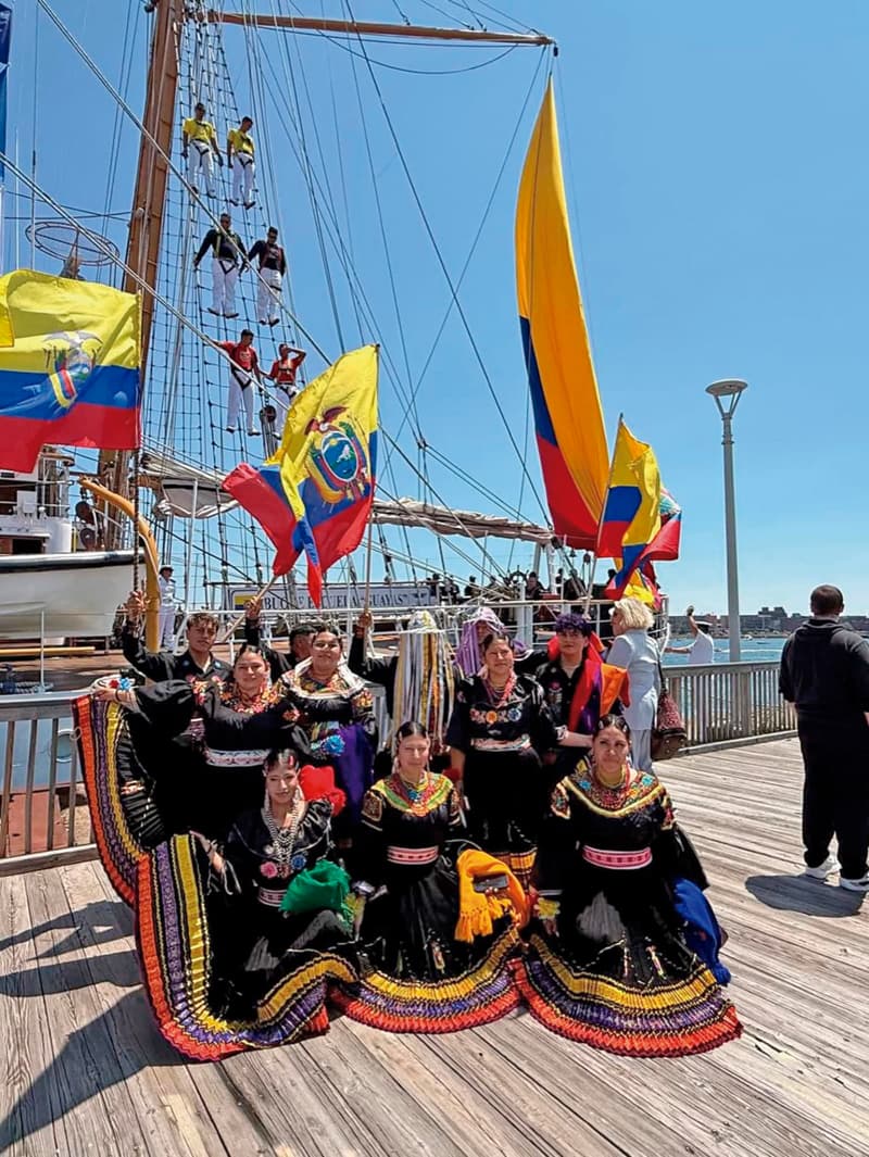 La música y el baile no podía falta en el buque Guayas.