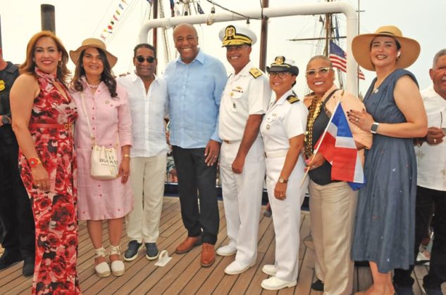 Gran participaci&oacute;n de la comunidad y de representantes del Consulado dominicano.