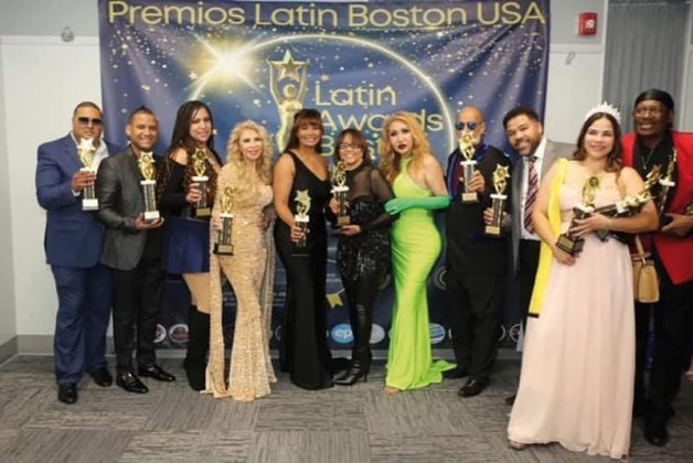 Shantell S&aacute;ez con los premiados del 2025.