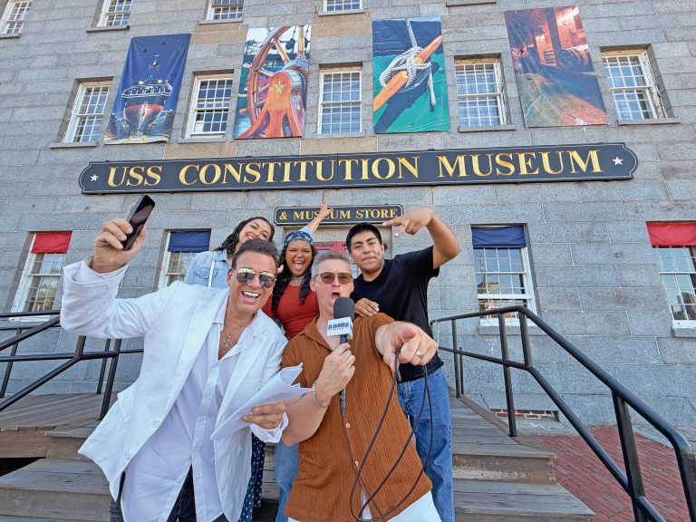 Equipo completo de "La Hora del Café" de El Mundo Boston. Alberto Vasallo Jr., Marcel Santos, Nare Villarroel, Ada Sánchez y Dylan Romero.