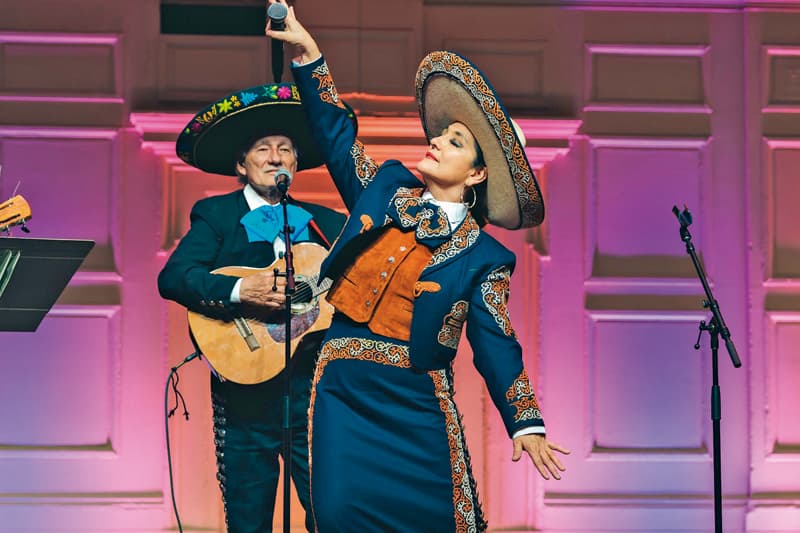 “Viva Latinoamérica” Un espectáculo que traspasó fronteras 1 Verónica Robles en magistral actuación.
