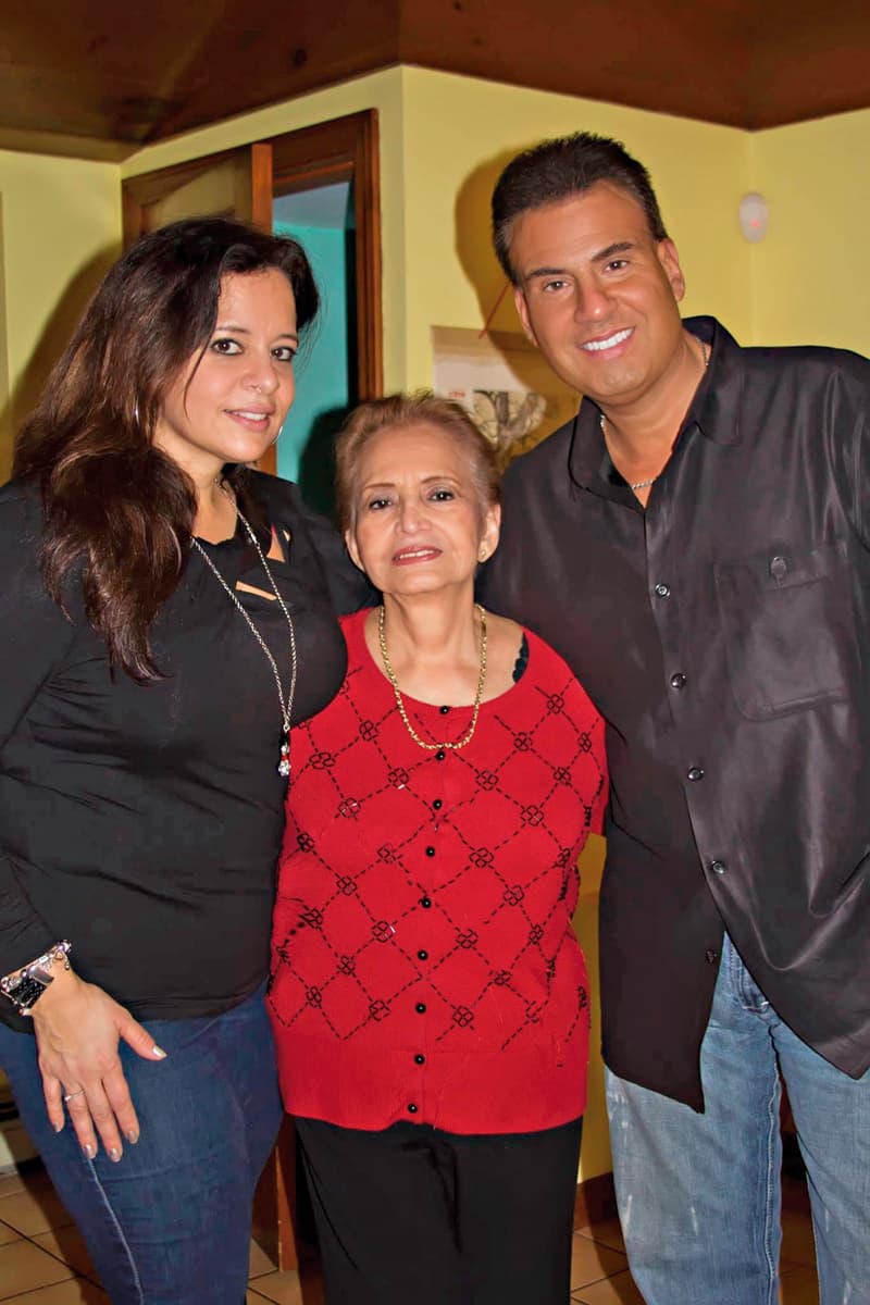 Adiós Doña Flor 31 Doña Flor con sus hijos Alberto y María por los que se sentía orgullosa.