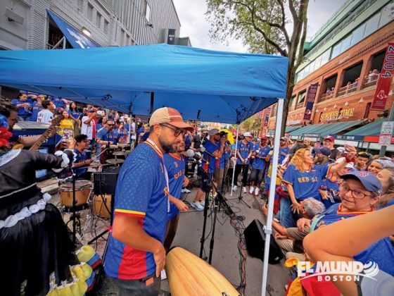 La comunidad venezolana se hizo presente para recaudar fondos para los damnificados del terremoto.