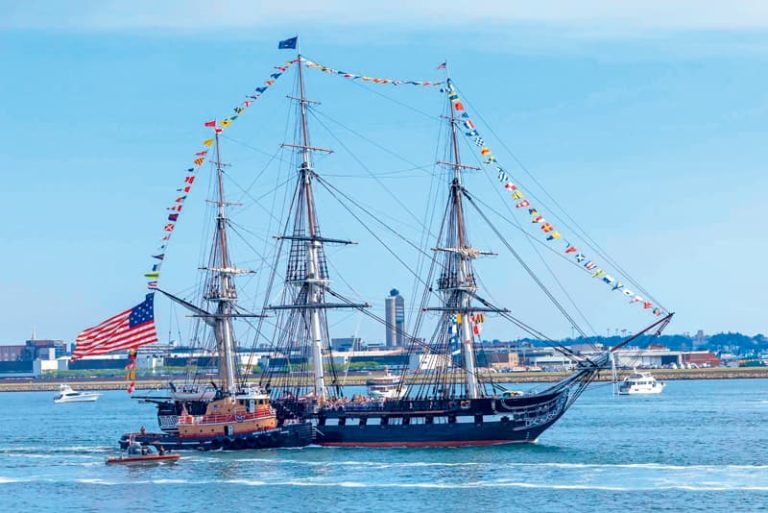 Alcaldesa de Boston, Michelle Wu, presidió ceremonia de bienvenida a los buques insignia de los diferentes países que llegaron para unirse a las celebraciones por el 250 aniversario de Independencia de los Estados Unidos.