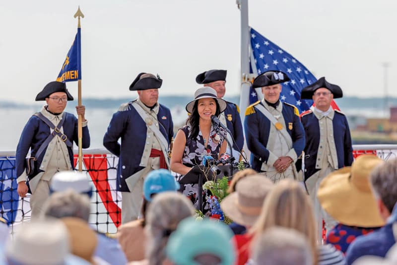 Impresionante llegada de grandes veleros a Boston 1 Alcaldesa de Boston, Michelle Wu, presidió ceremonia de bienvenida a los buques insignia de los diferentes países que llegaron para unirse a las celebraciones por el 250 aniversario de Independencia de los Estados Unidos.