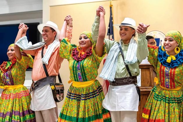 El baile de Bajucol no pudo faltar.