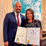 Senador Pavel Payano con maestra premiada Griselle Caravallo