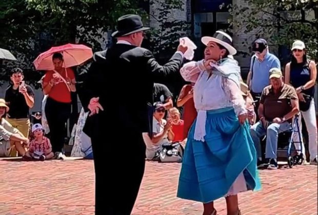 El baile de los esposos Hicks destacaron.