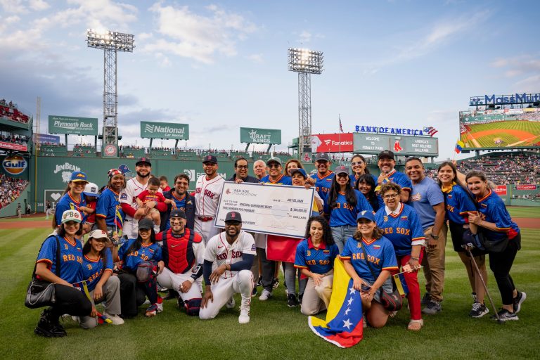 Fenway Park se viste de Venezuela en una noche histórica para la comunidad