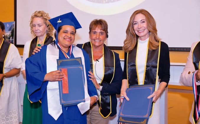 Cambiando el mundo con graduaci&oacute;n de padres de ni&ntilde;os con discapacidad
