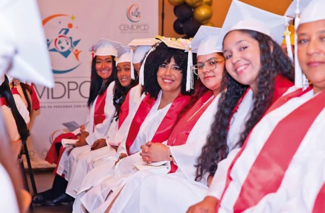 Cambiando el mundo con graduaci&oacute;n de padres de ni&ntilde;os con discapacidad