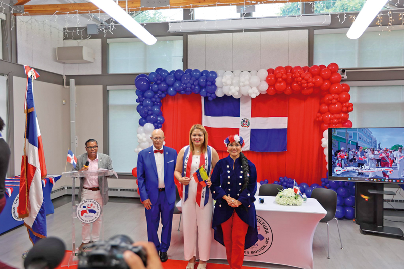 Luis Matos, Luzmar Centeno y Rosana Rivera.