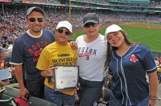 Familias celebrando