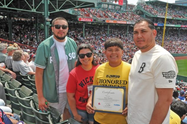 Familias celebrando