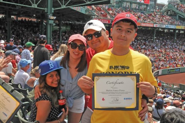 Familias celebrando