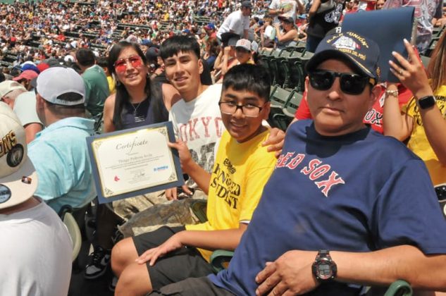 Familias celebrando