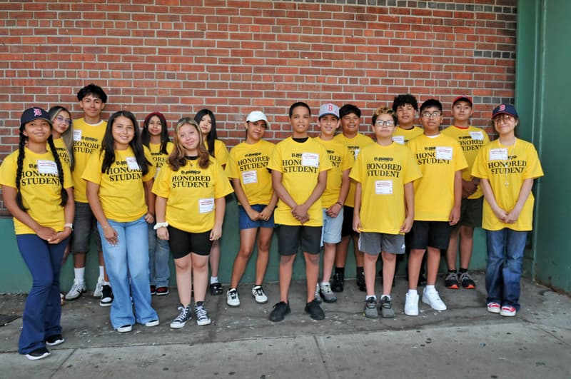 Premiación de estudiantes en Fenway Park 18 Grupo de estudiantes