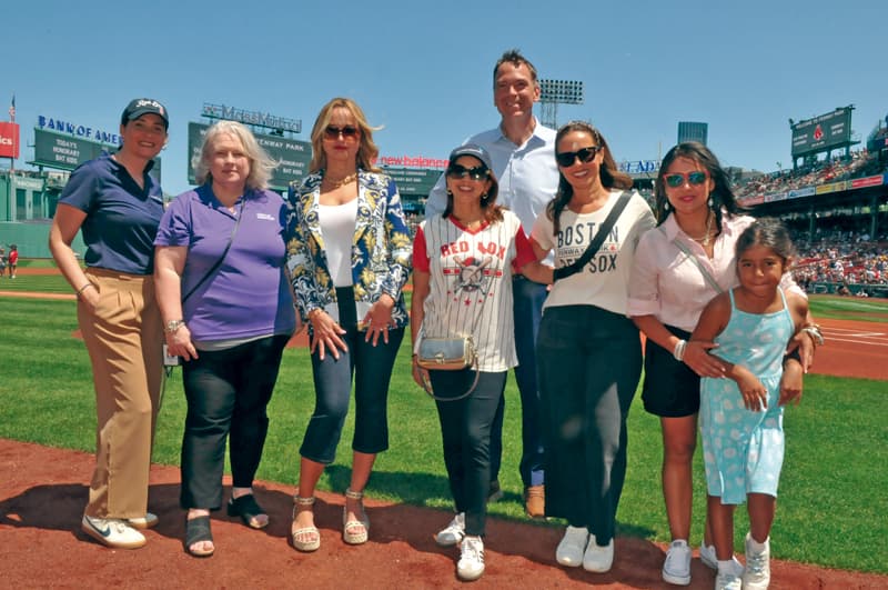 Premiación de estudiantes en Fenway Park 19 Gracias: Our generous Latino Youth Recognition Days supporters were on-hand to participate in the on-field ceremony. They are (from left to right): Danielle Rodriguez from Bank of America, Rebecca Fracassa from Comcast, Lorena Silva from Vitra Health, Puneet Freibott from Beth Israel Lahey Health, Alaina Coppola from Massport, and in the back MA state repreprestative Rosario Turco, Claudia Correa chief of staff of Mayor Patrick Keefe