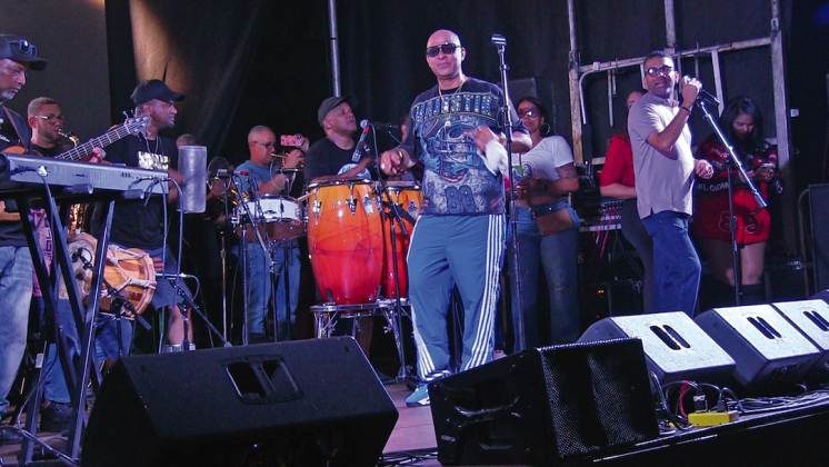 El merenguero Manny Rivera (Tulile) cerr&oacute; con broche de oro.