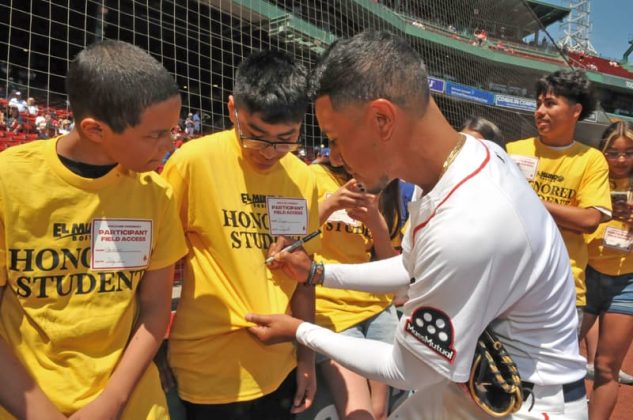 18 LYRD Luis Vasquez en Fenway
