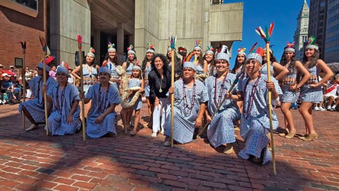 Pumawari Tusuy Boston le rindió un emotivo homenaje al poner fin a sus actividades consulares