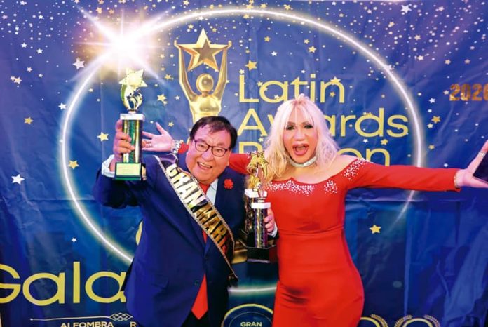 12y13-Premios Latin Boston_2 Max Torres con Shanthell Sáenz.