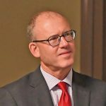 senador Jason Lewis, presidente del Comité Conjunto de Educación del Senado.